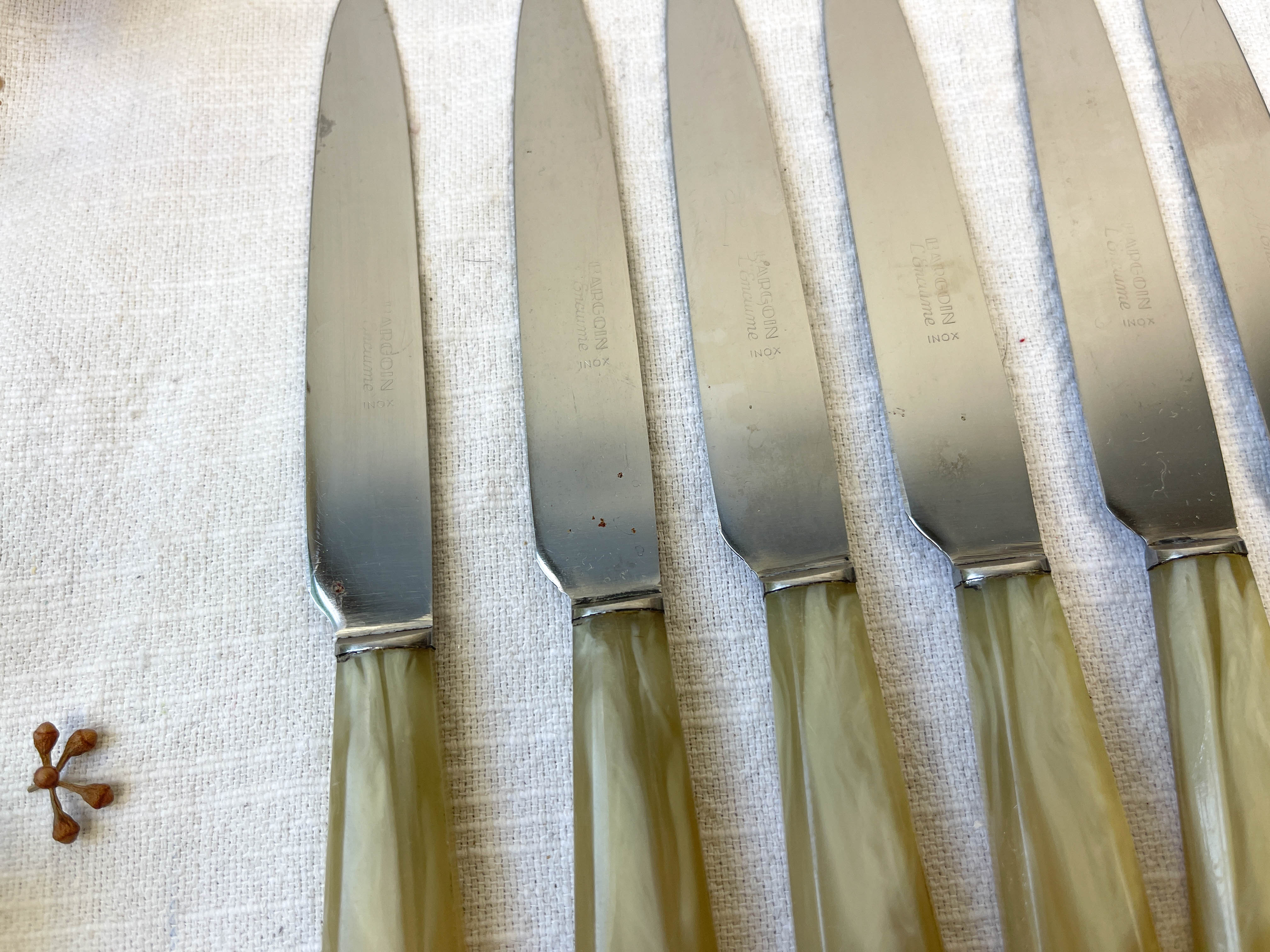 6 bakelite knives vintage oven "bagouin l'enclume"