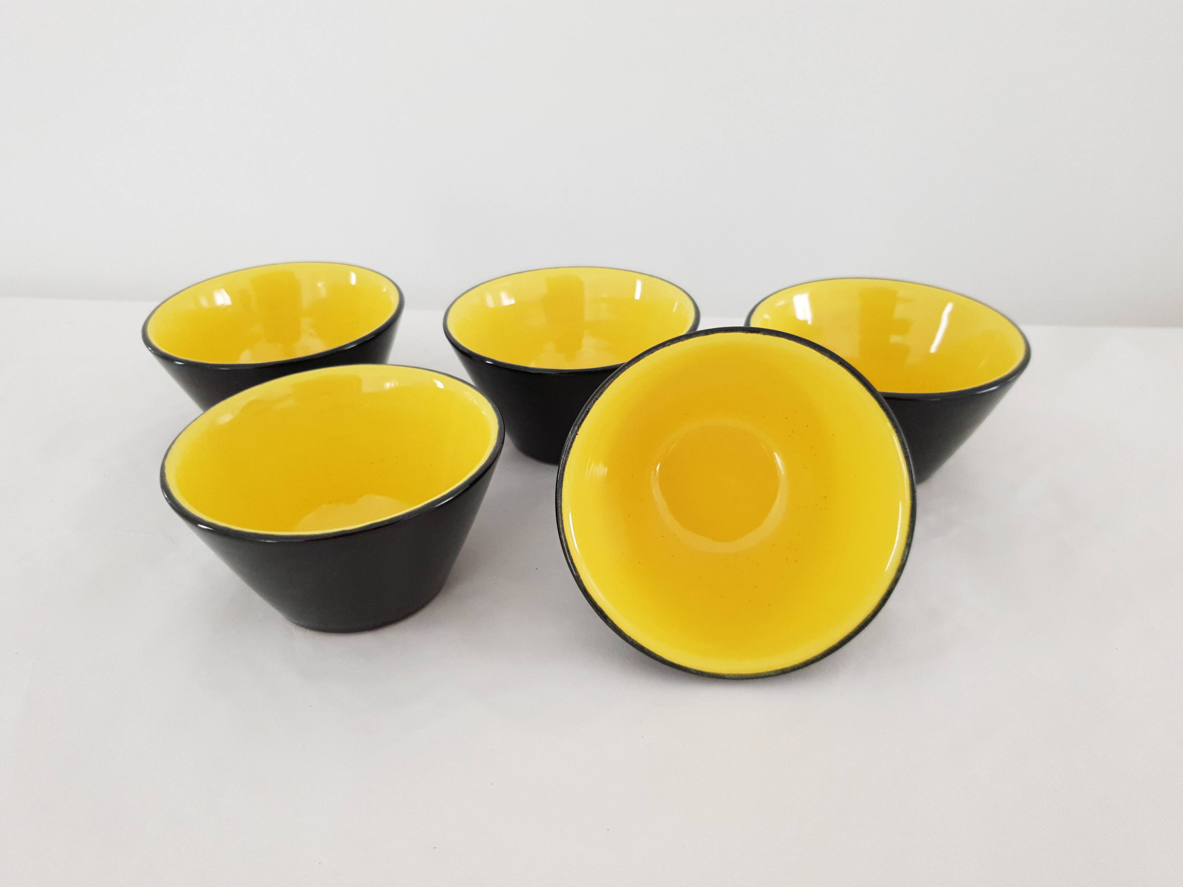 Set of 5 small black & yellow ceramic bowls (Ramekins) signed Kéramos Sèvres