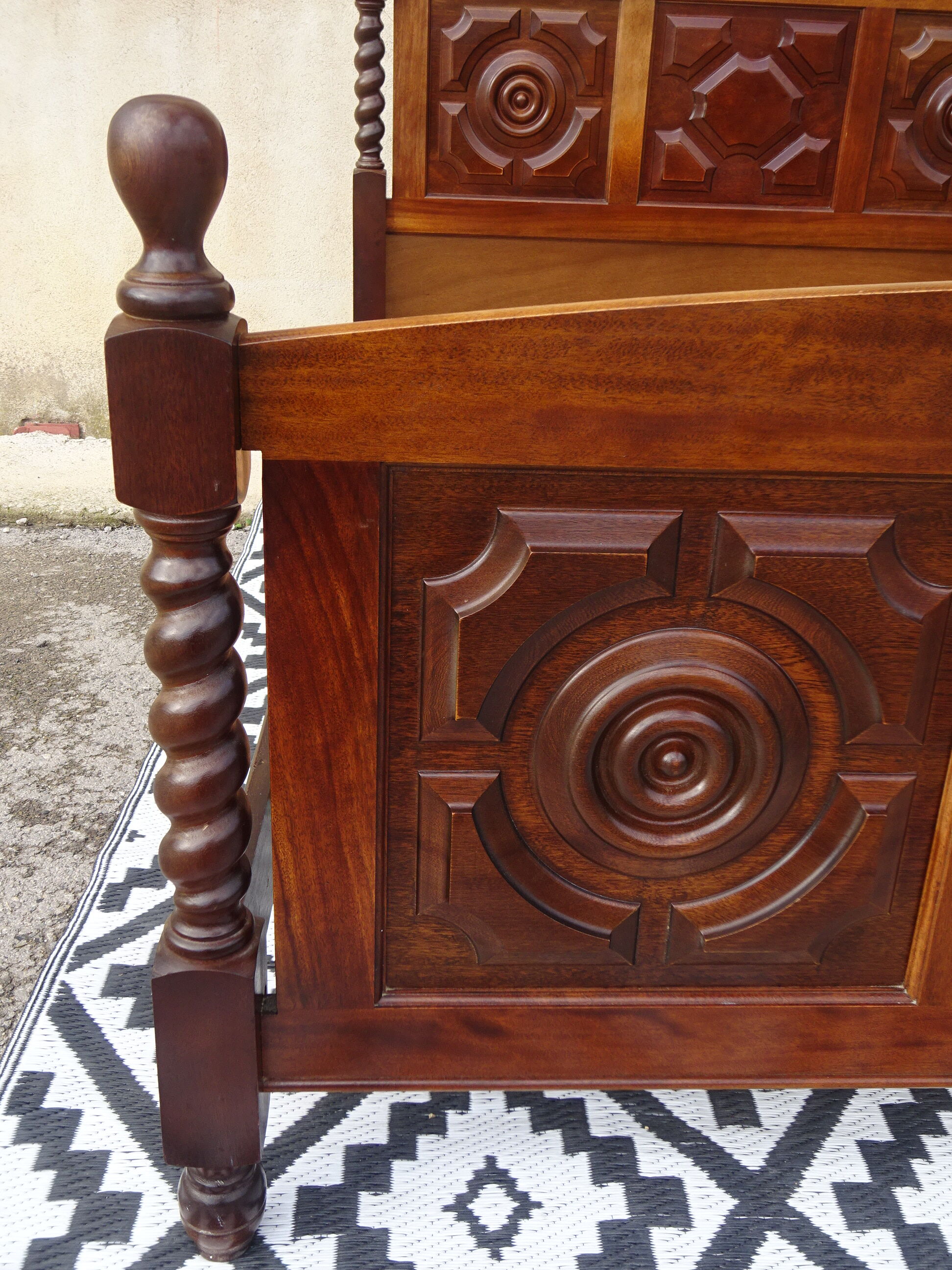 Wooden bed, geometric patterns, 140/190 cm