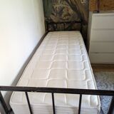 Stackable French army beds