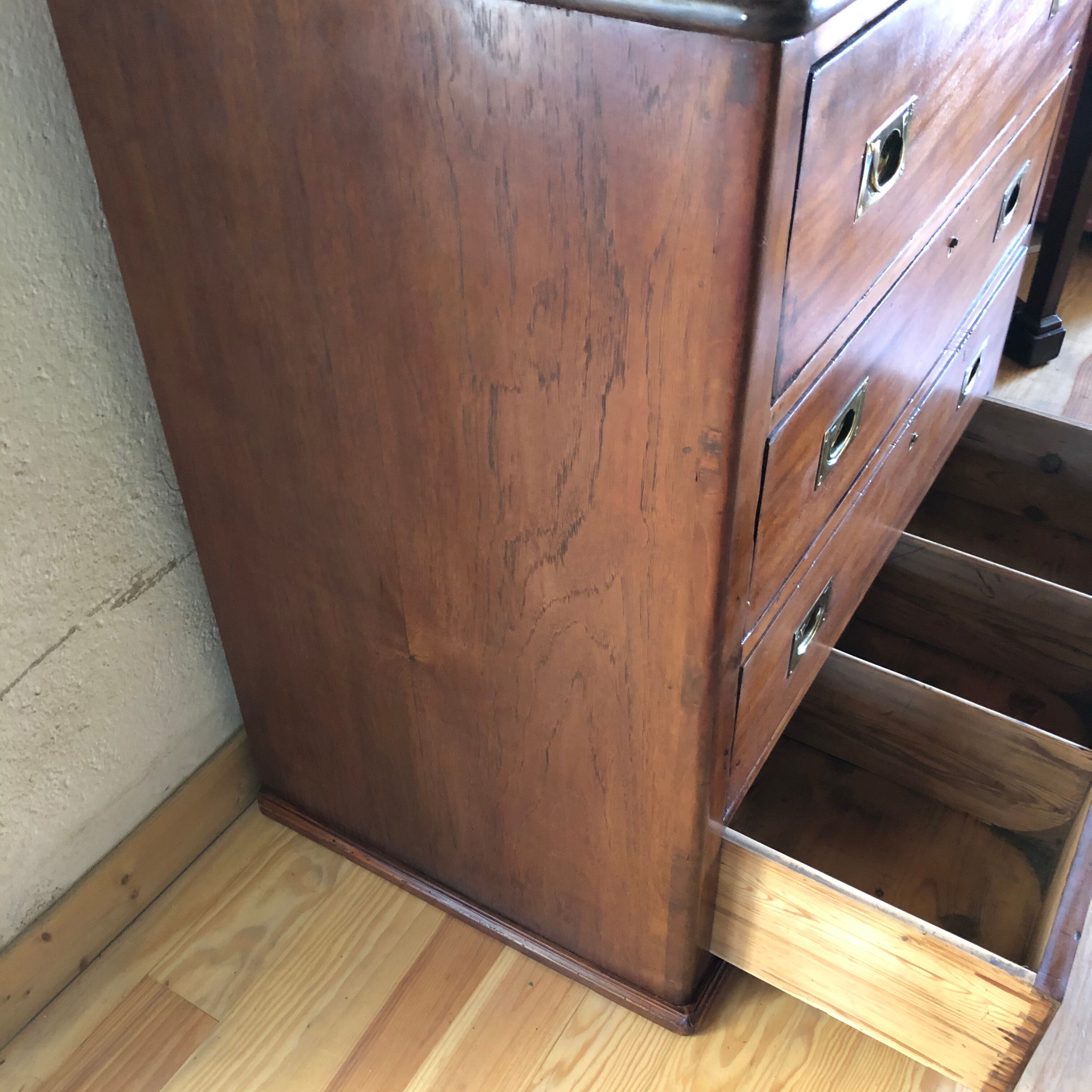 French marine work dresser