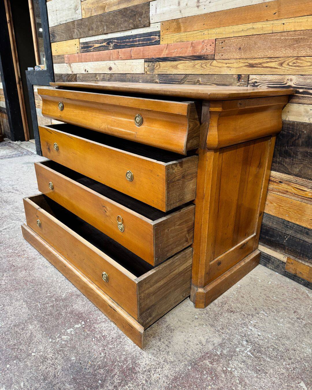 Commode ancienne en merisier
