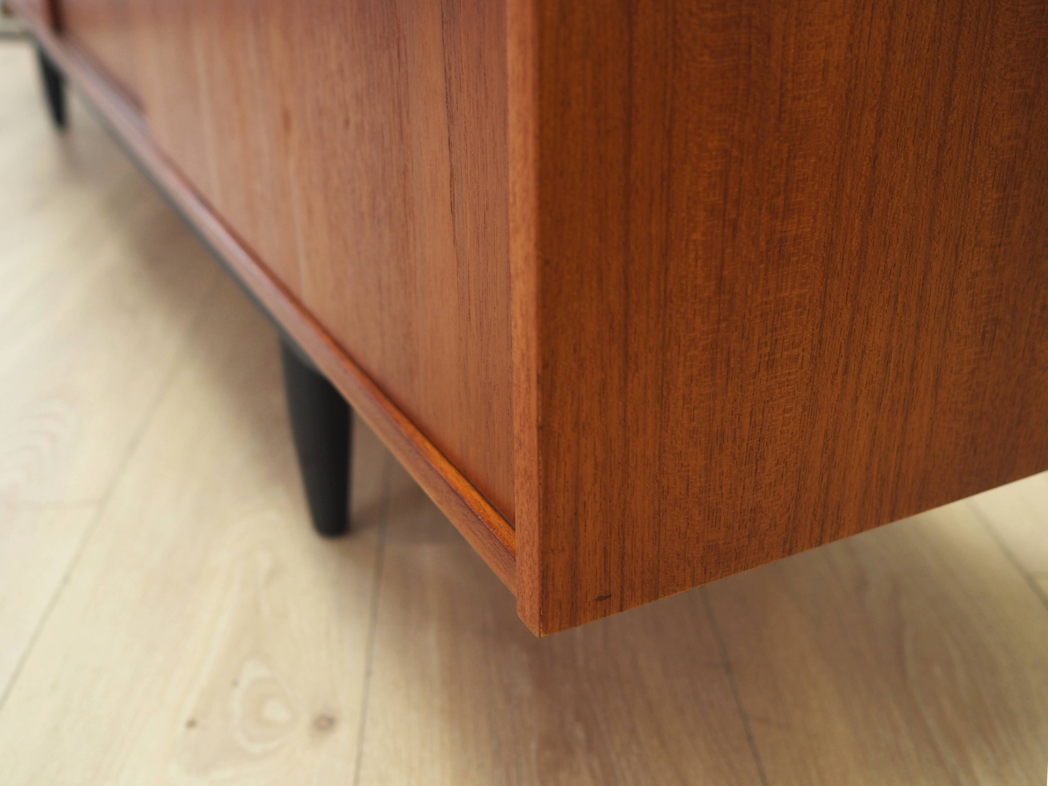 Buffet en teck, design danois, années 1970, production : Danemark