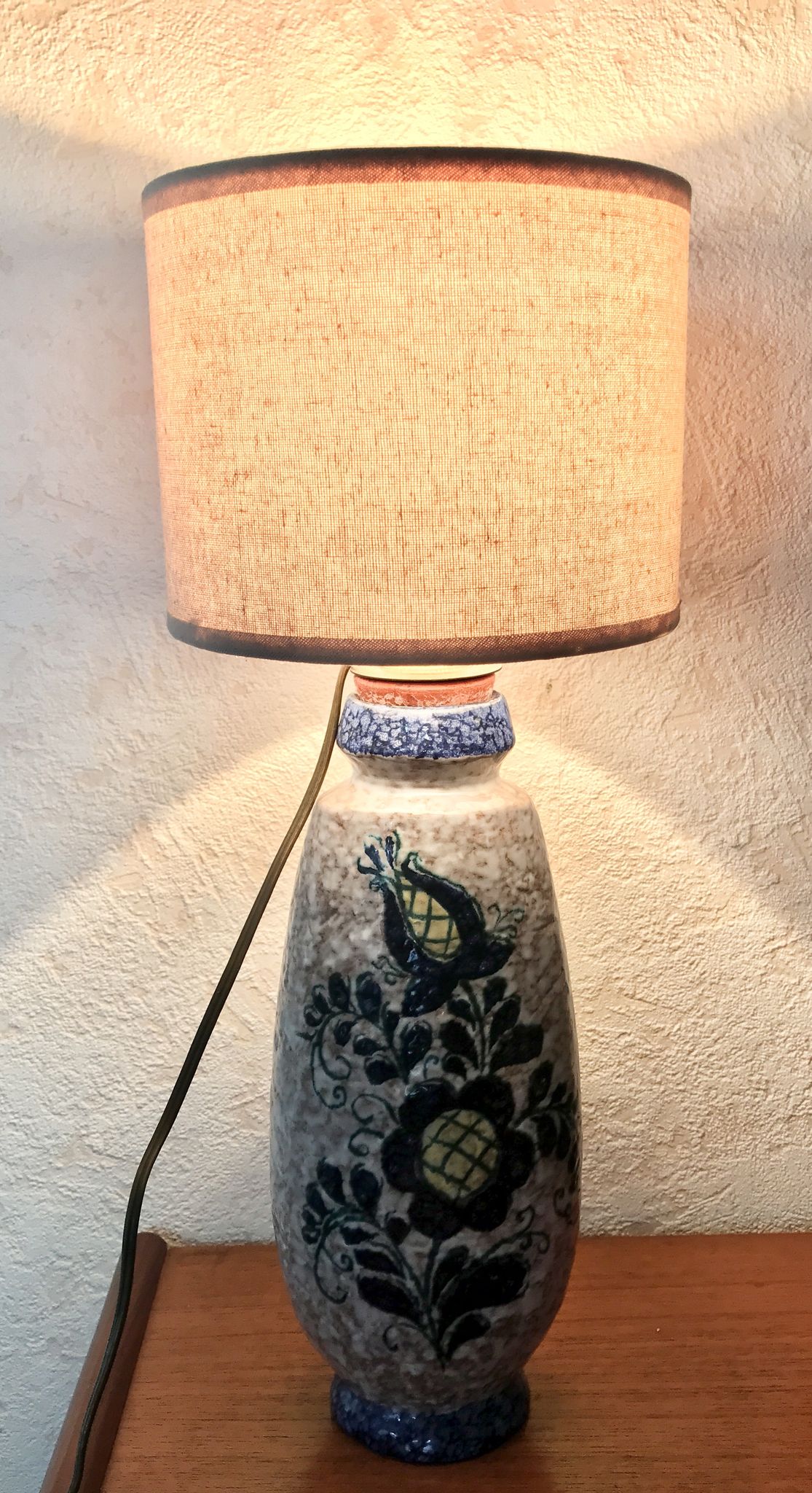 Pied de lampe en grès décor floral bleu nuit