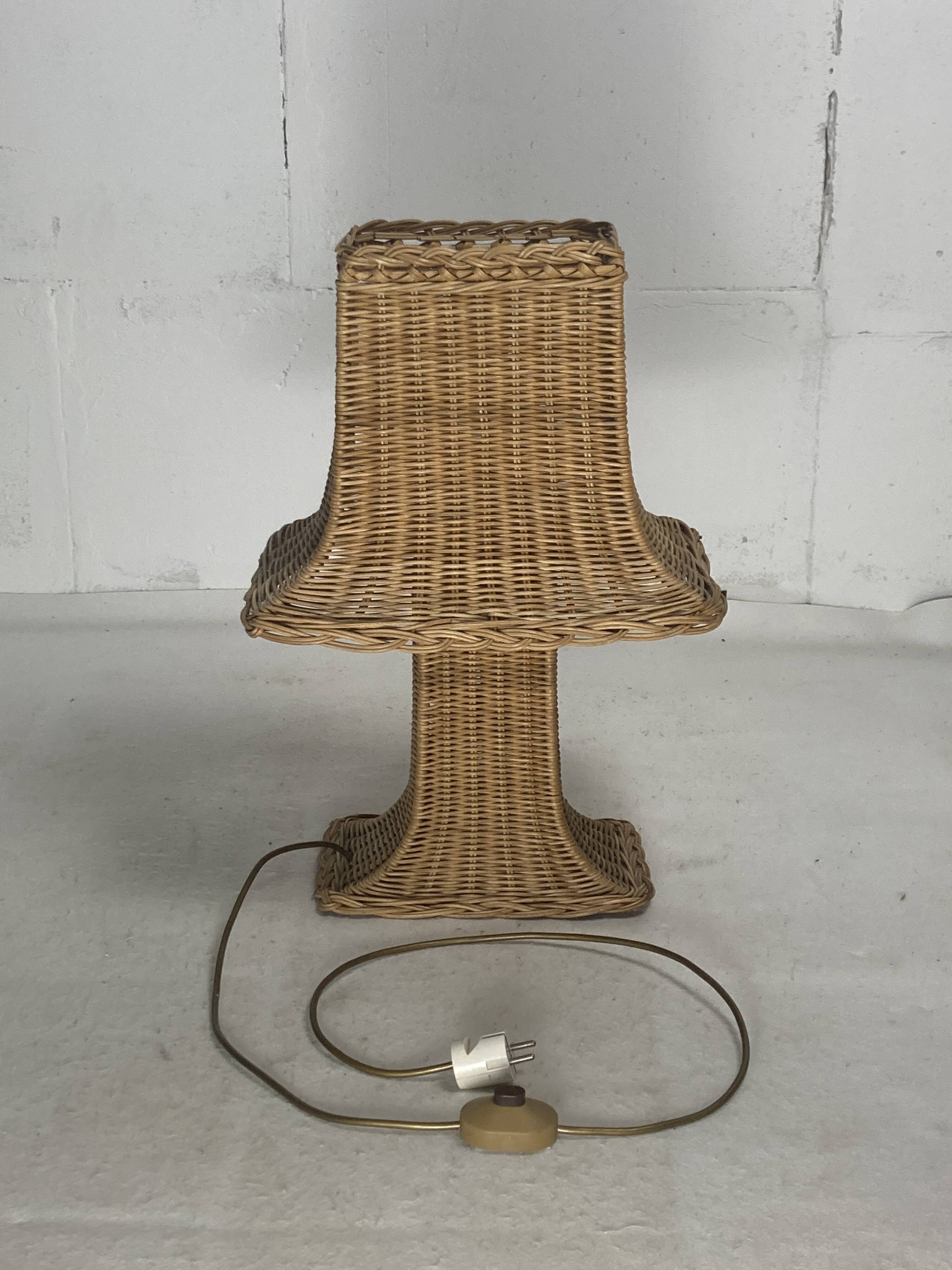 Rattan wicker "Pagoda" mushroom table lamp, Dutch 1980s