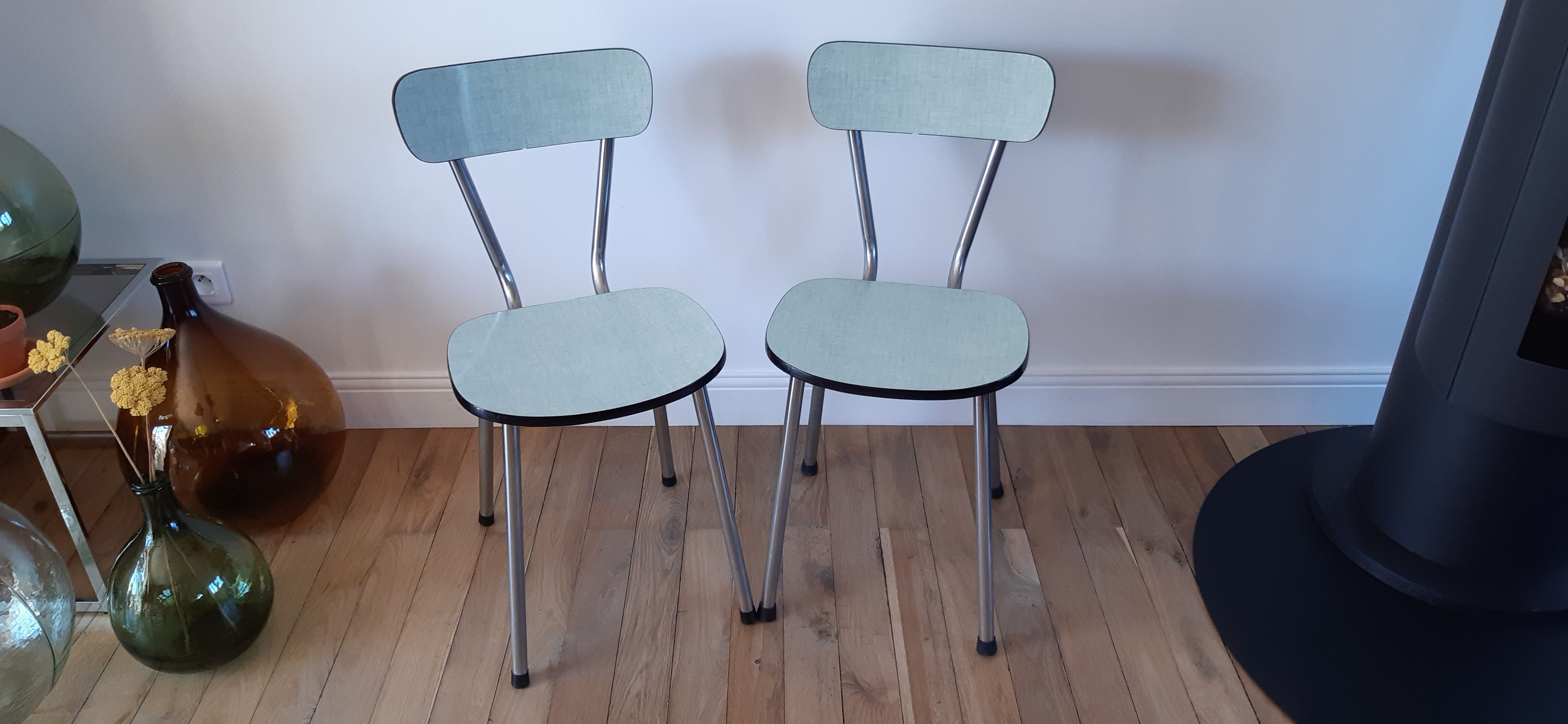 Duo de chaises en formica vert pastel années 70