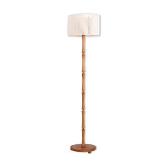 Wooden floor lamp with cotton rope shade