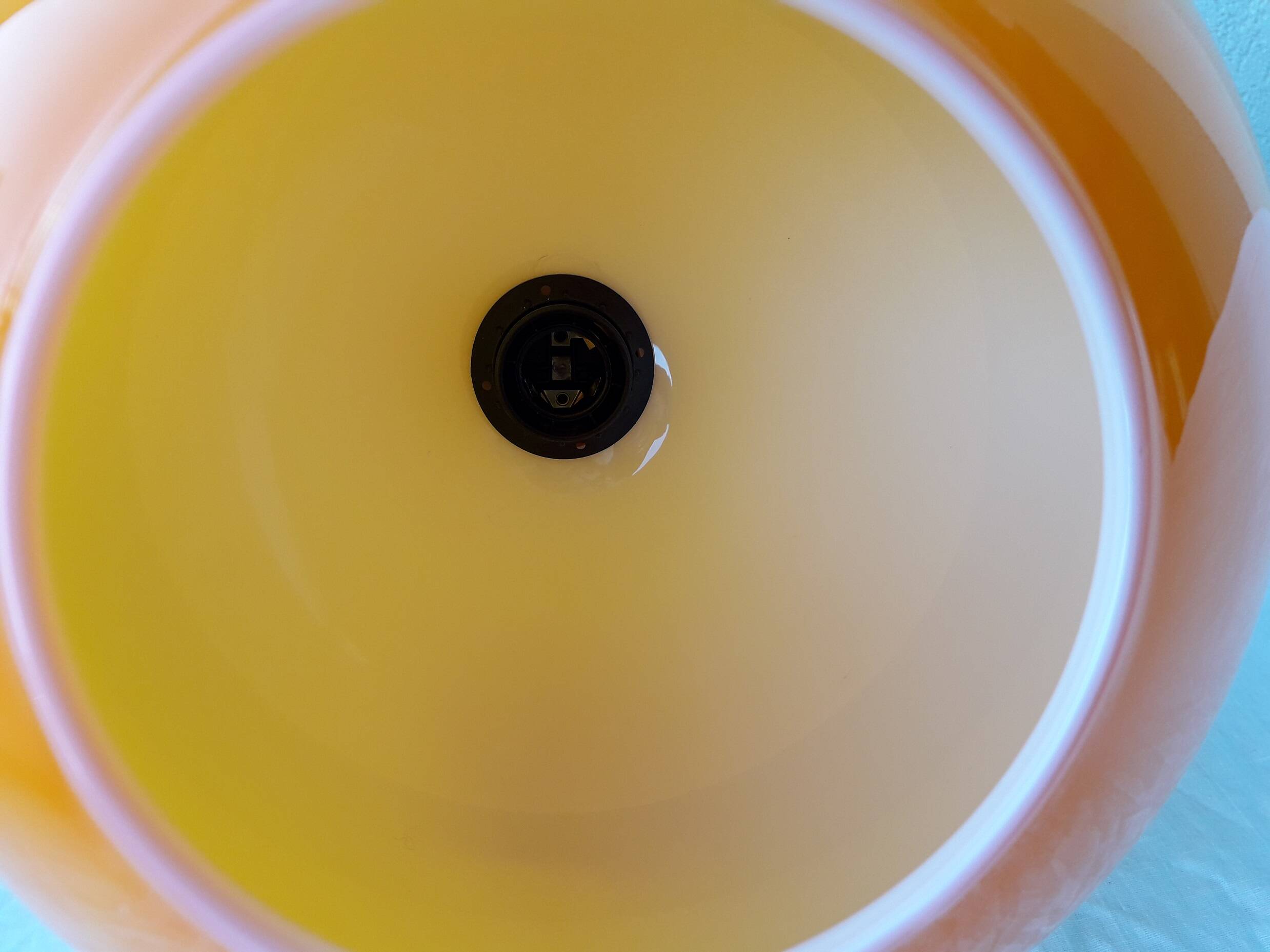 Suspension in orange opaline