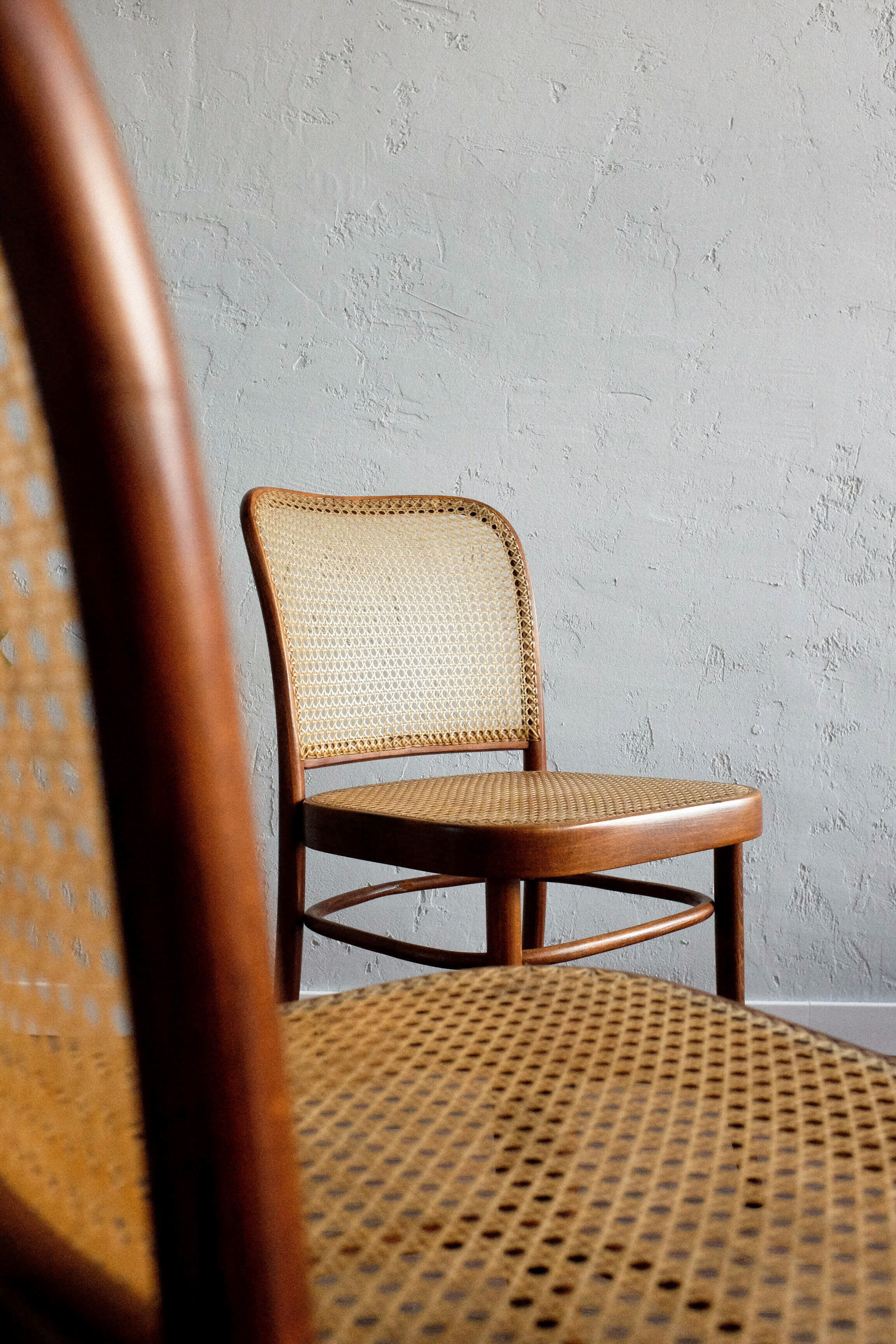 Ensemble de 2 chaises par Josef Hoffmann pour TON, modèle 811, années 1970