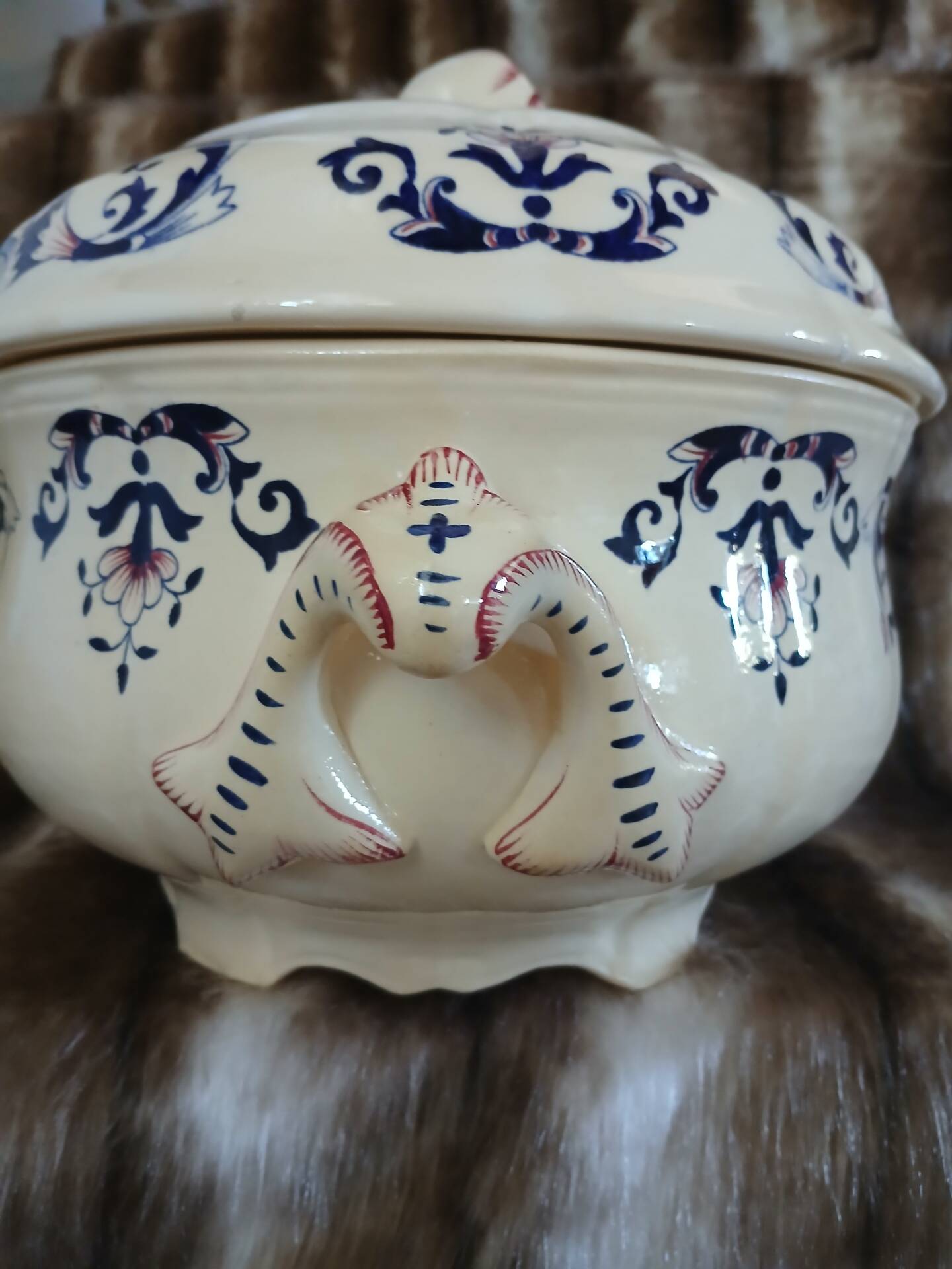 Large soup tureen in Longchamp ironstone