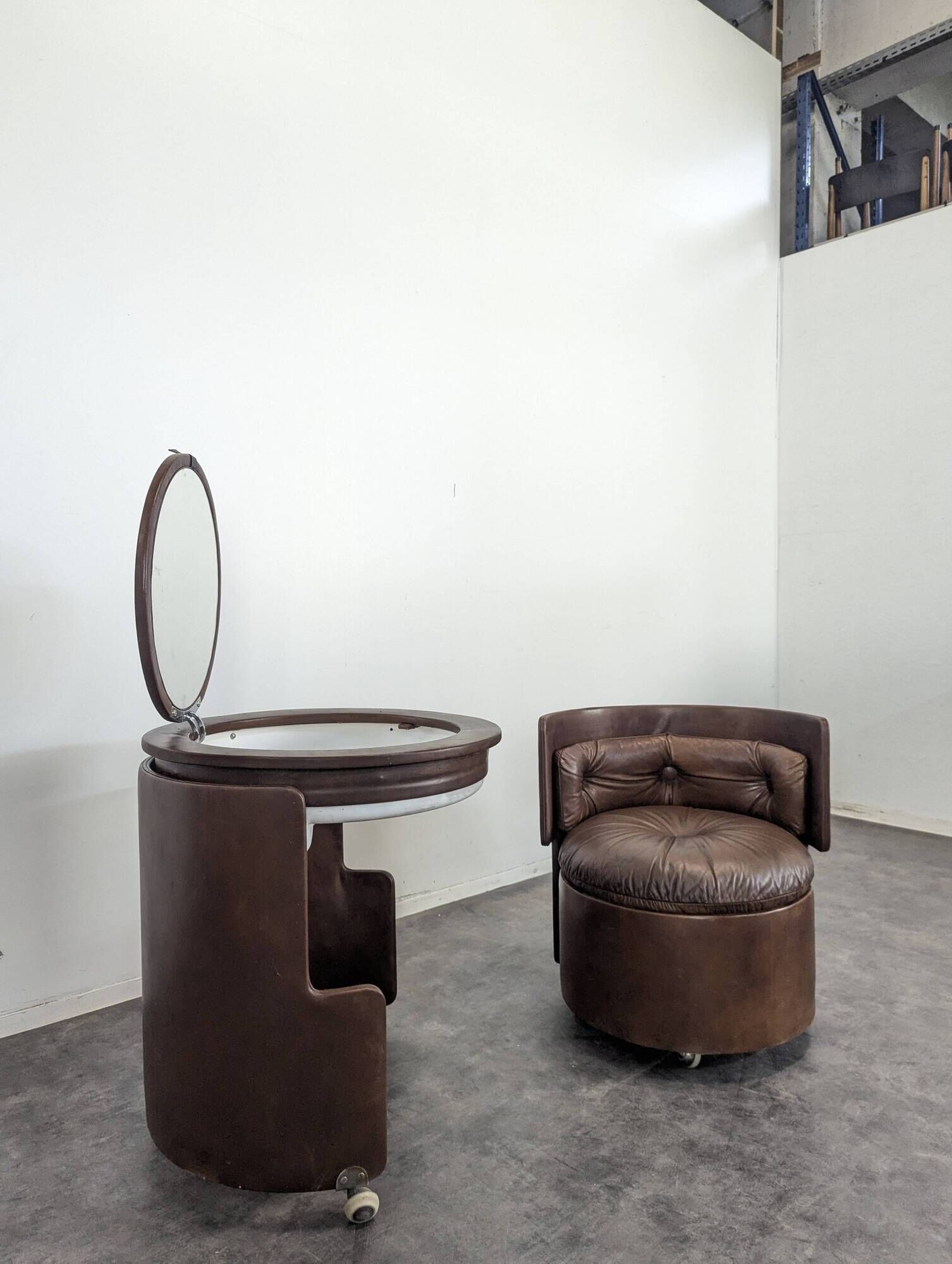 Hairdresser by Luigi Massoni for Poltrona Frau