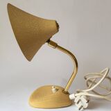 Petite lampe de table laquée beige du milieu du siècle avec abat-jour réglable, années 1950
