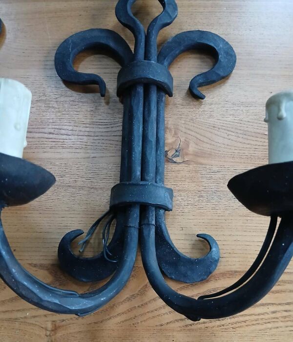 Paire d’appliques en fer forgé Lys de château Français