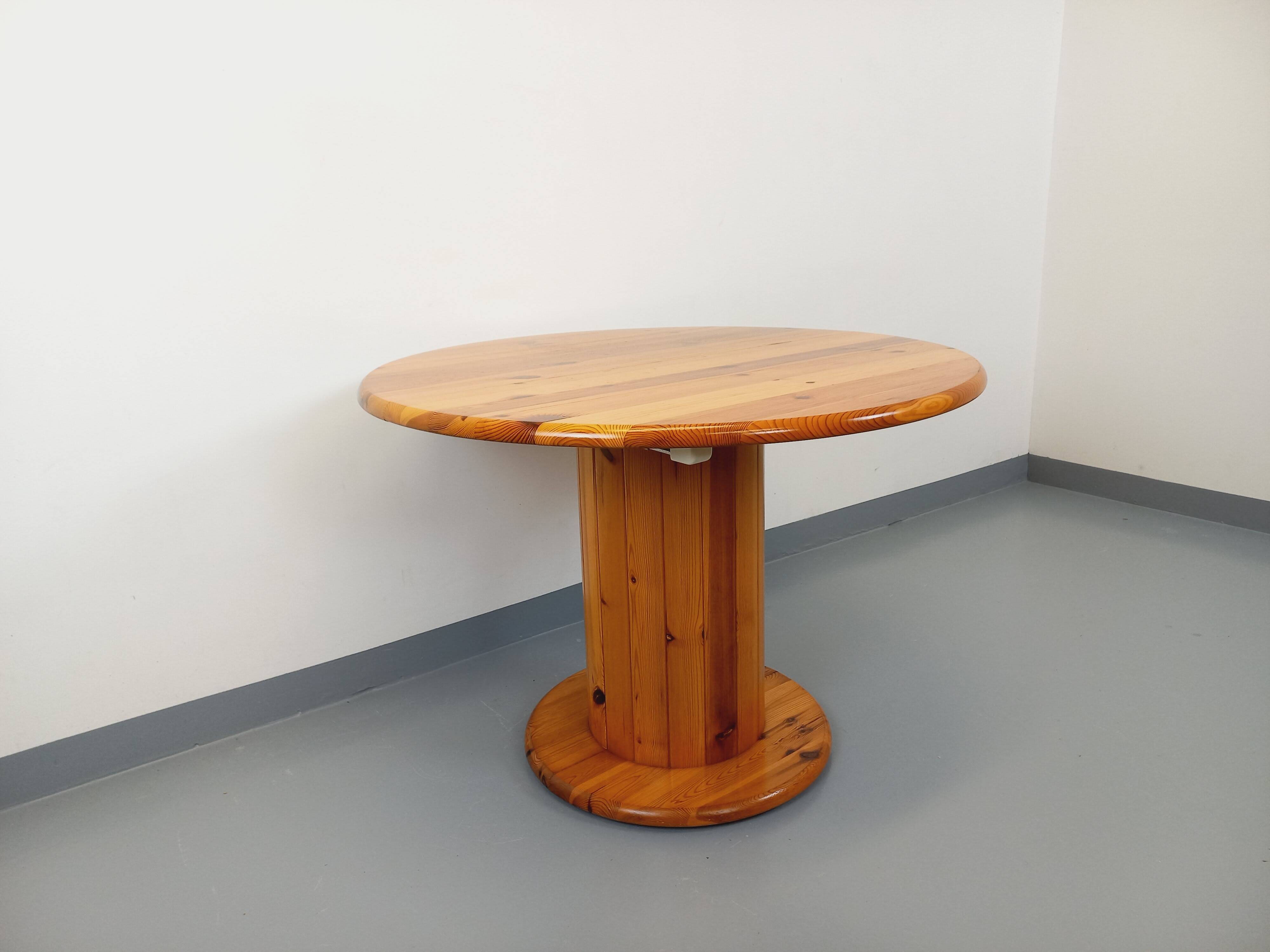 Vintage Scandinavian round pine dining table from the 60s 70s