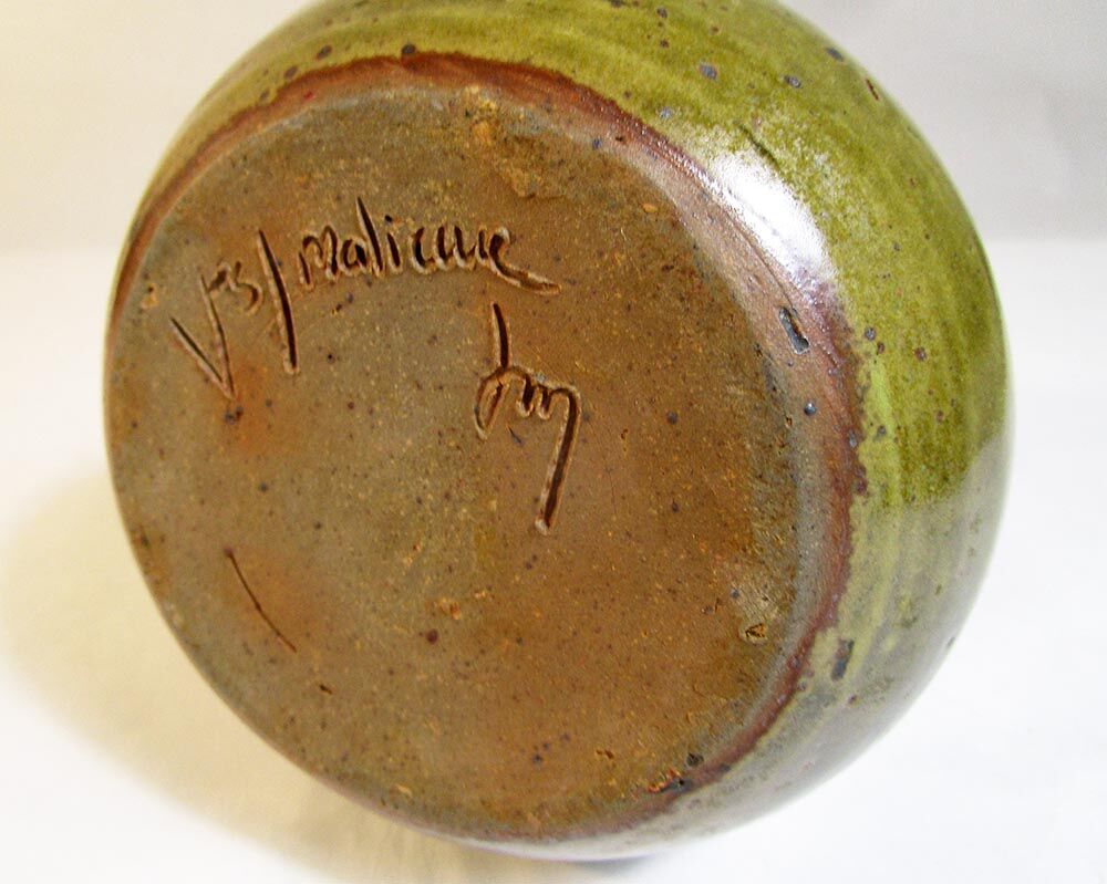 Sandstone salt pot with ring