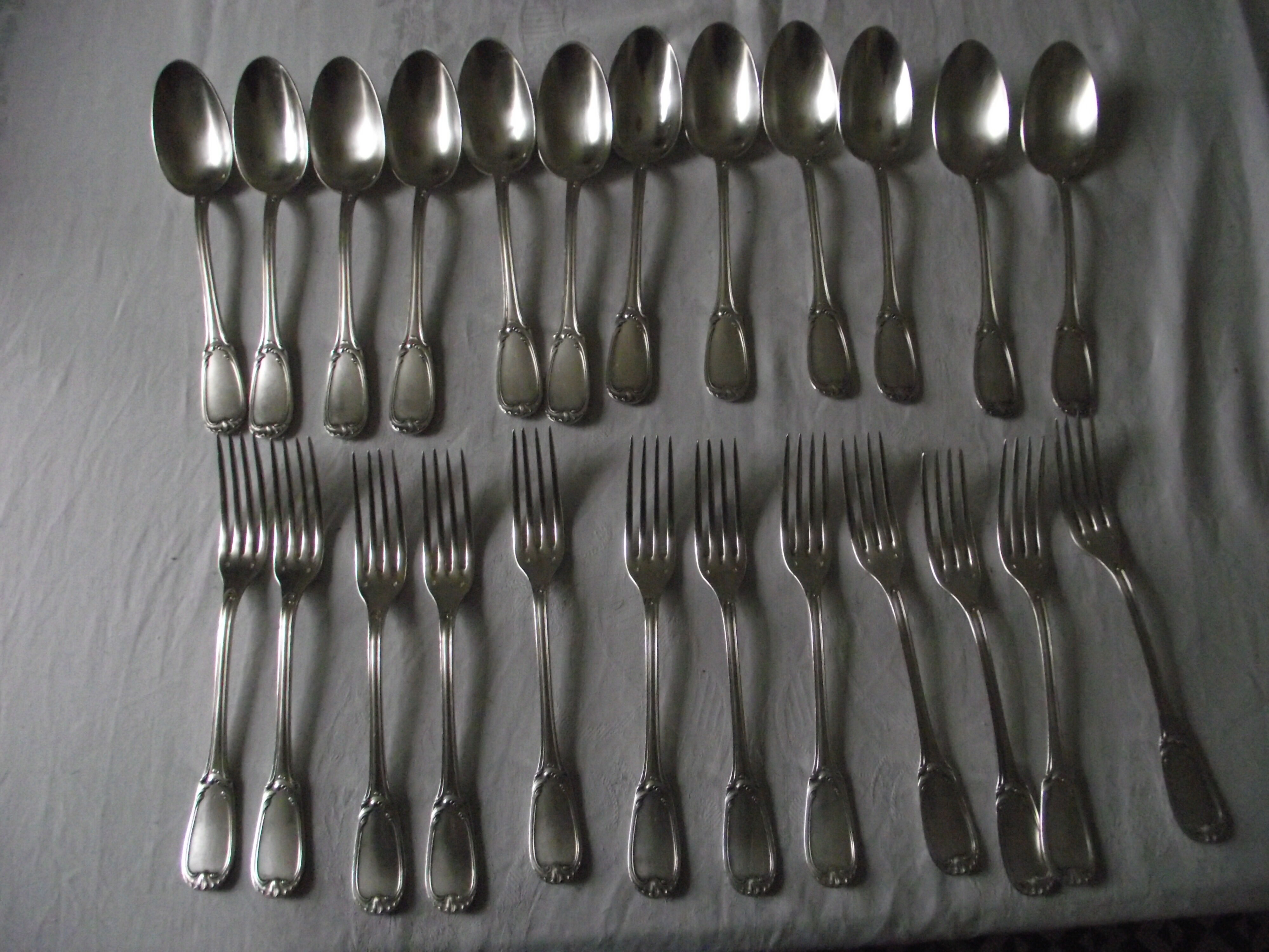 Menagère 24 pieces silver metal Louis XV style.