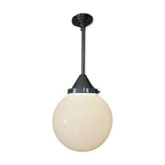Art deco globe pendant light in white opaline and aluminum rod