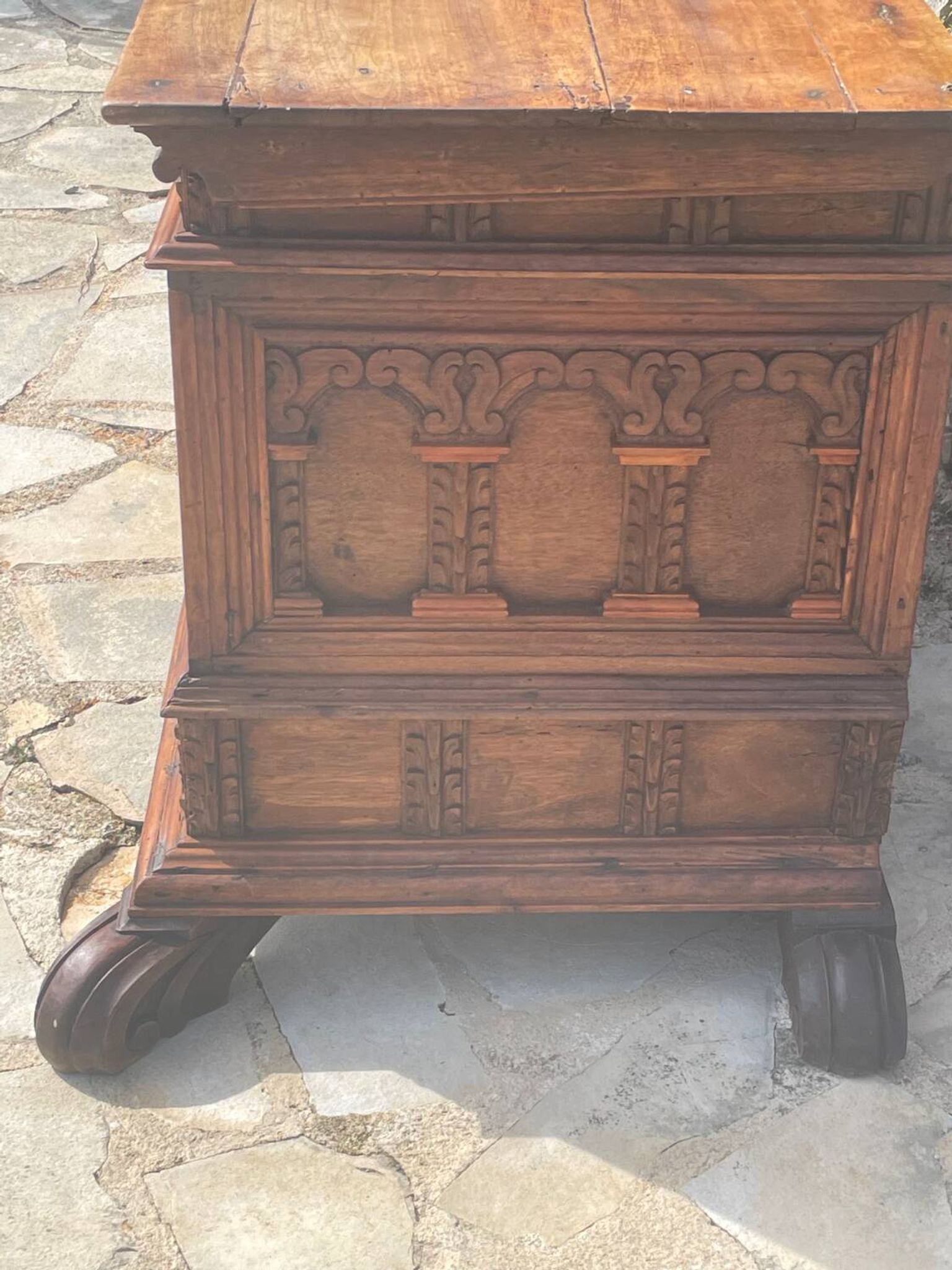 Magnificent walnut chest from the 17th century.