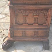 Magnificent walnut chest from the 17th century.