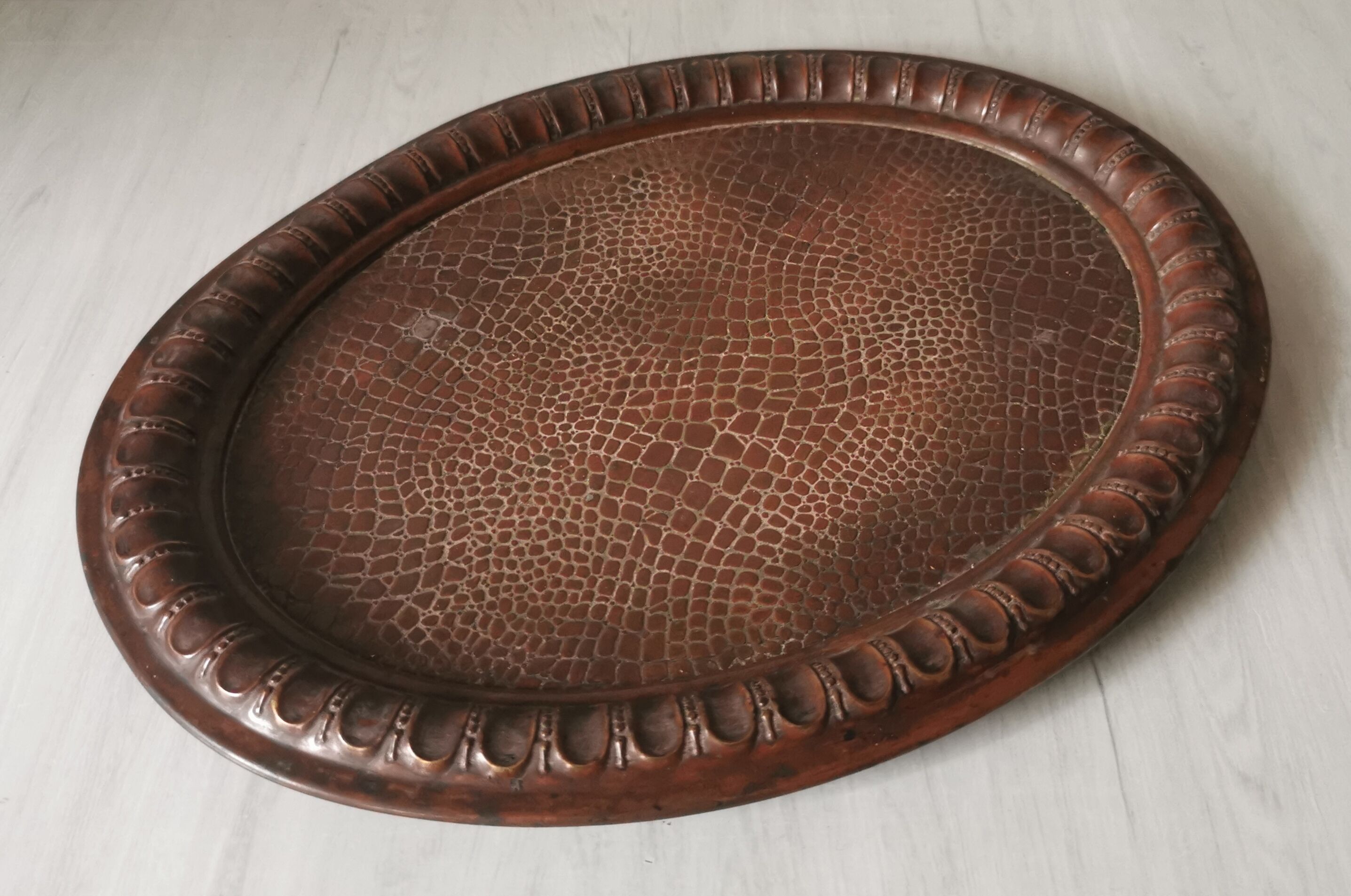 Croco brass dish