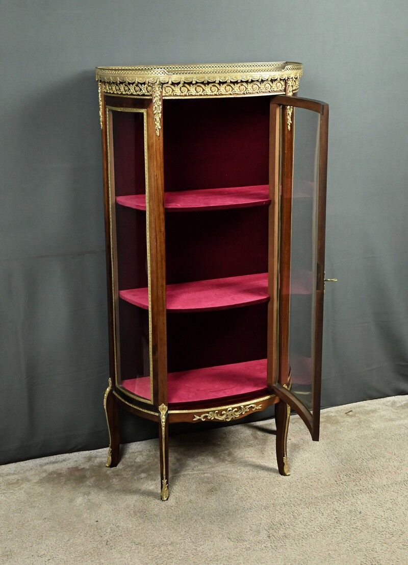 Small mahogany display cabinet, Louis XV to Louis XVI transition style – early 20th century.