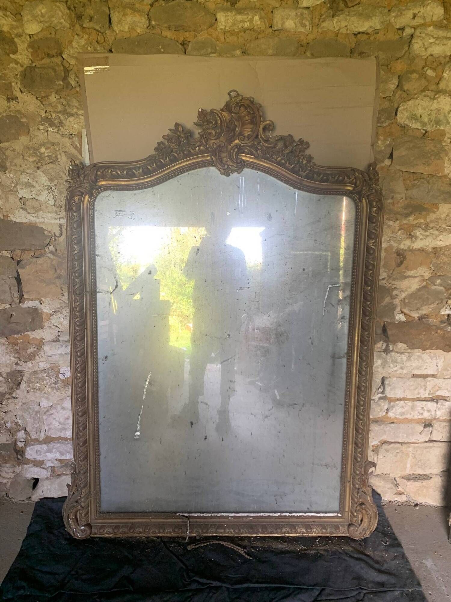 Large antique mirror in wood and gilded stucco.