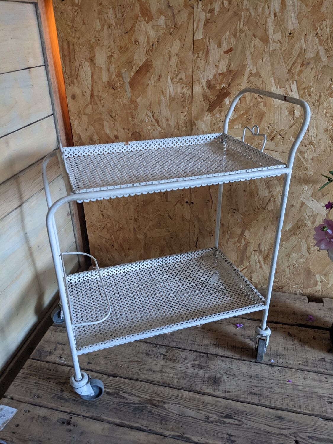 Vintage metal server