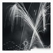 Photographie nocturne d'un feu d'artifice de gala