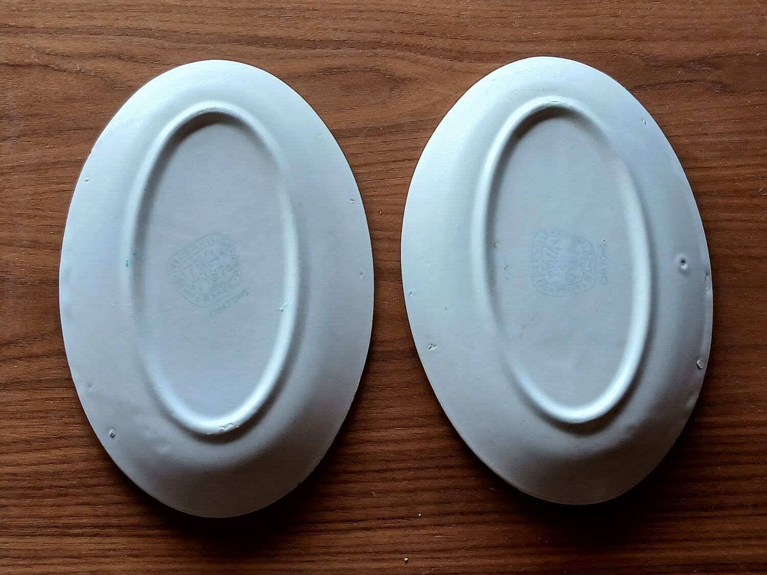 Pair of Niderviller kitten-patterned bowls