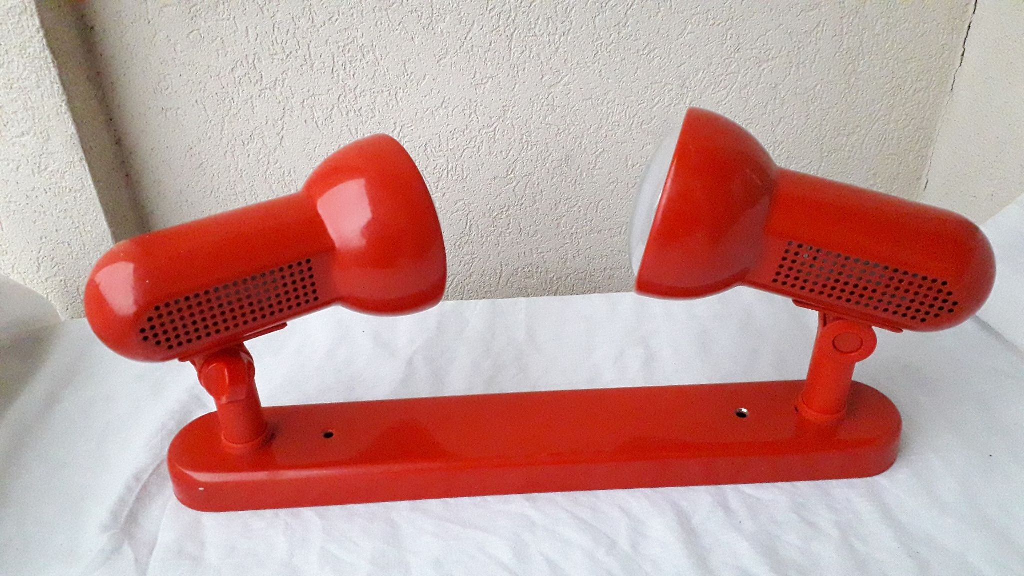 2 appliques rouges