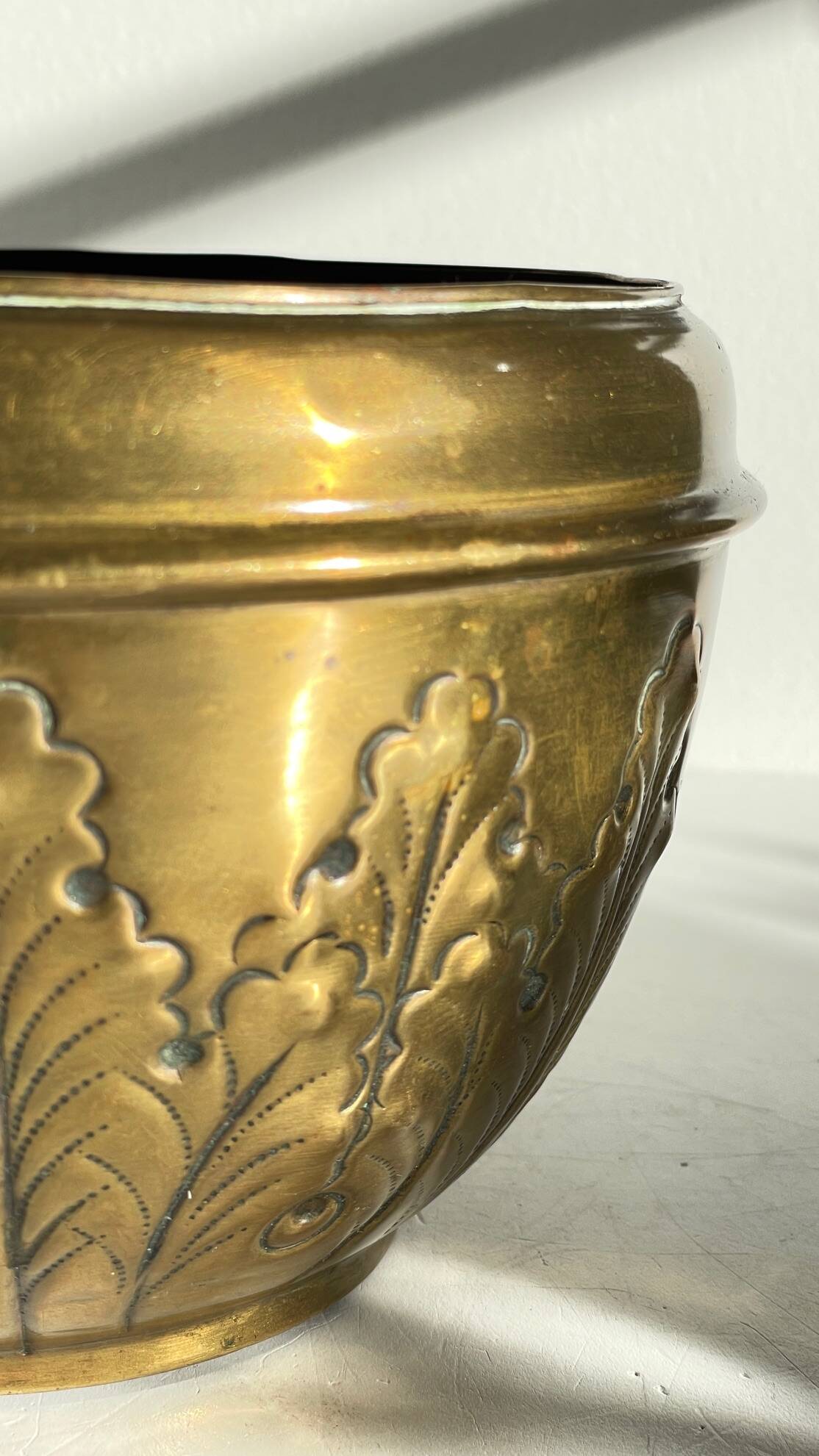 Art nouveau floral decor planter