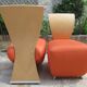 2 fauteuils en bois et tissu orange
