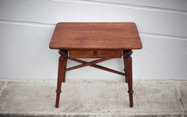 Table basse bois avec tiroir Thonet, table d'appoint table de chevet, bout de canapé vintage