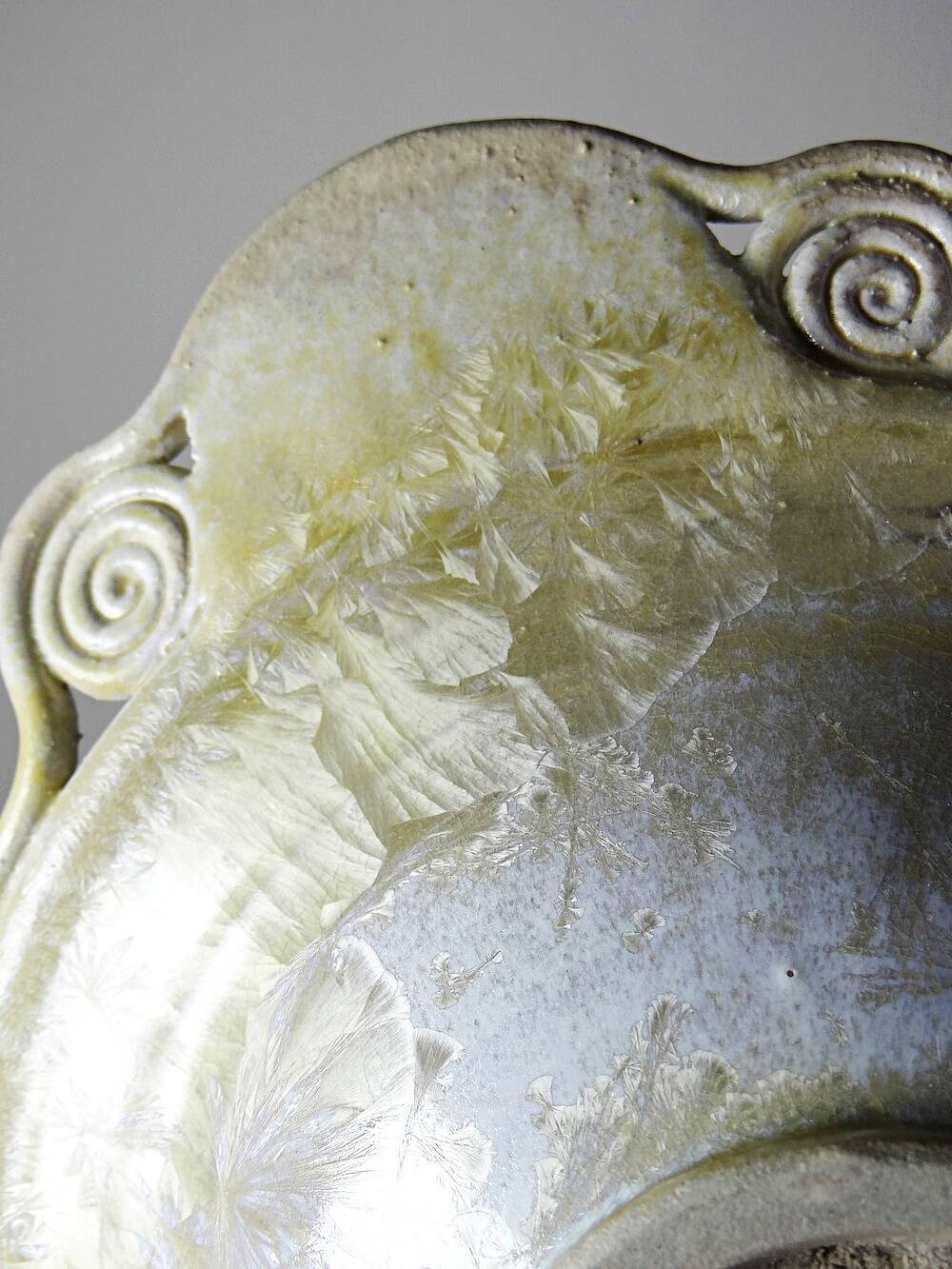Vintage stoneware pocket bowl with crystalline glazes signed by Françoise Roussel.