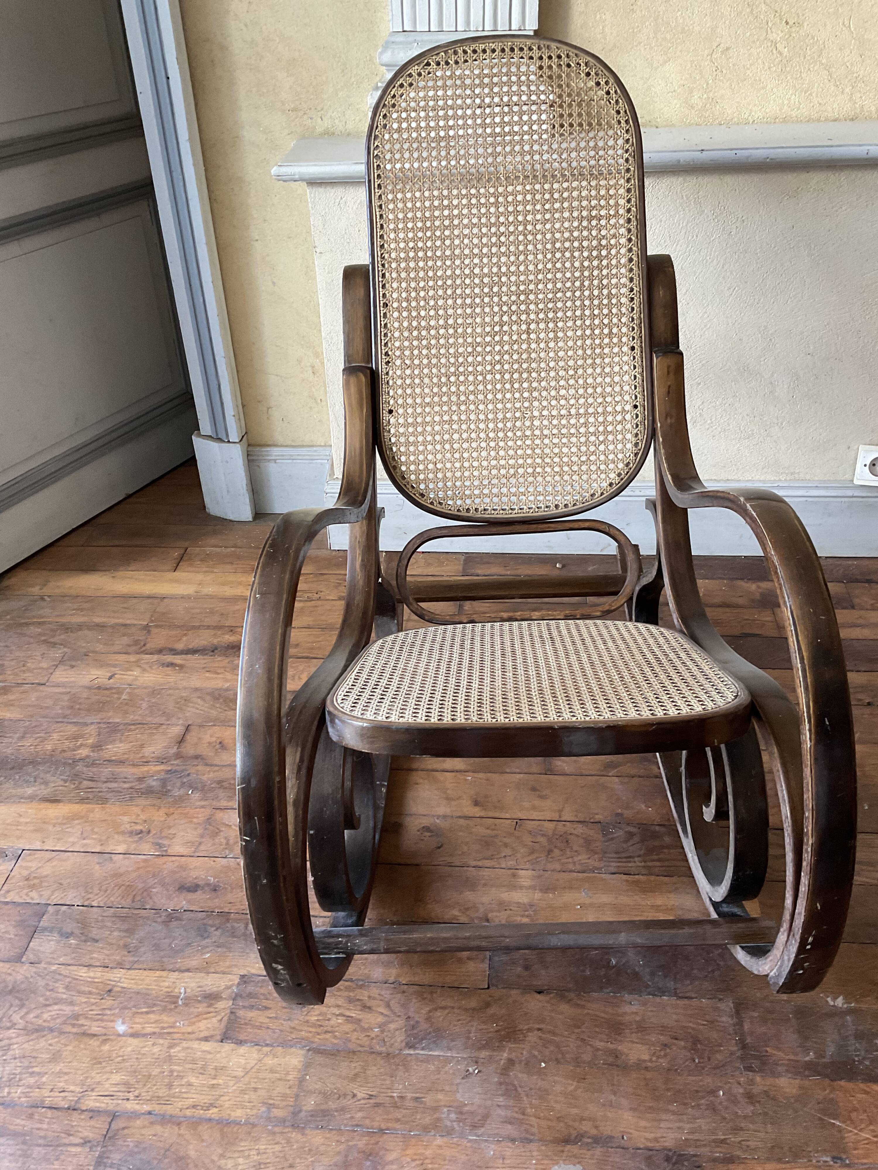 Vintage rocking chair in curved wood