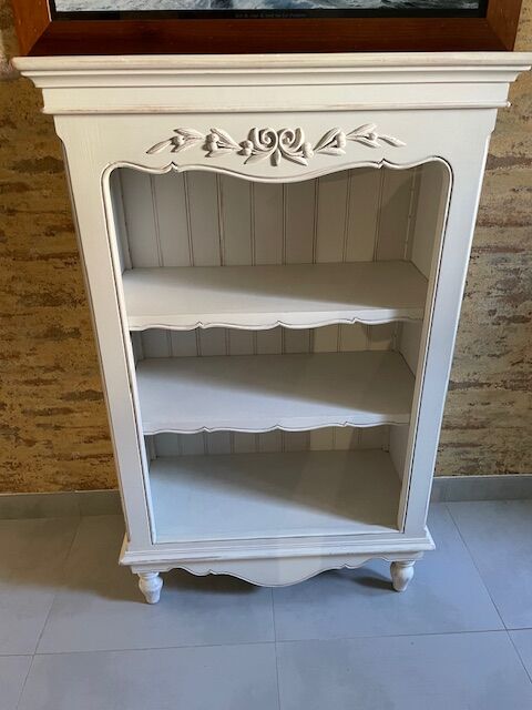 Solid wood bookshelf