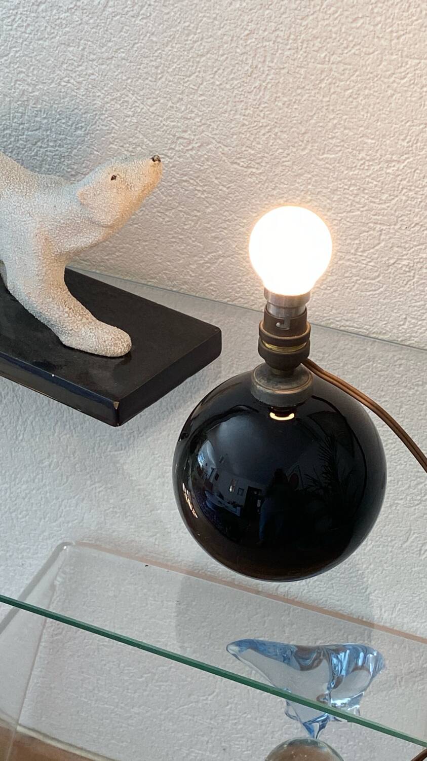 Lampe sphérique, verre opalin noir, Art Déco