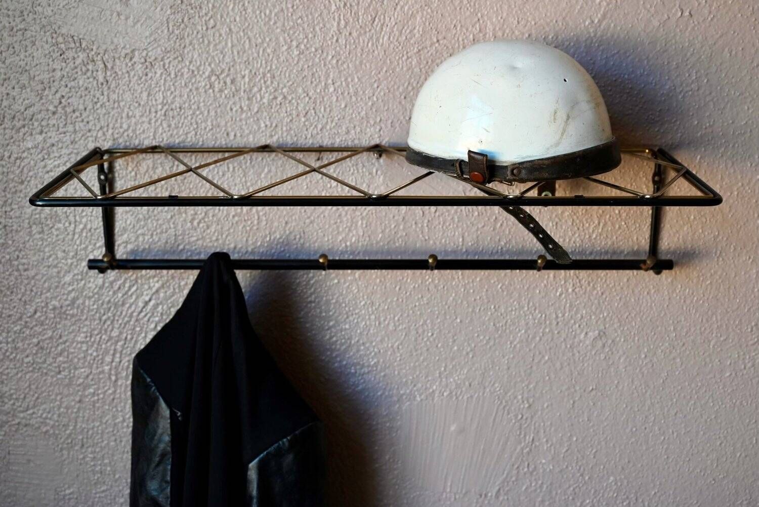 Vintage retro wall coat rack – Black metal & brass Mid-Century design