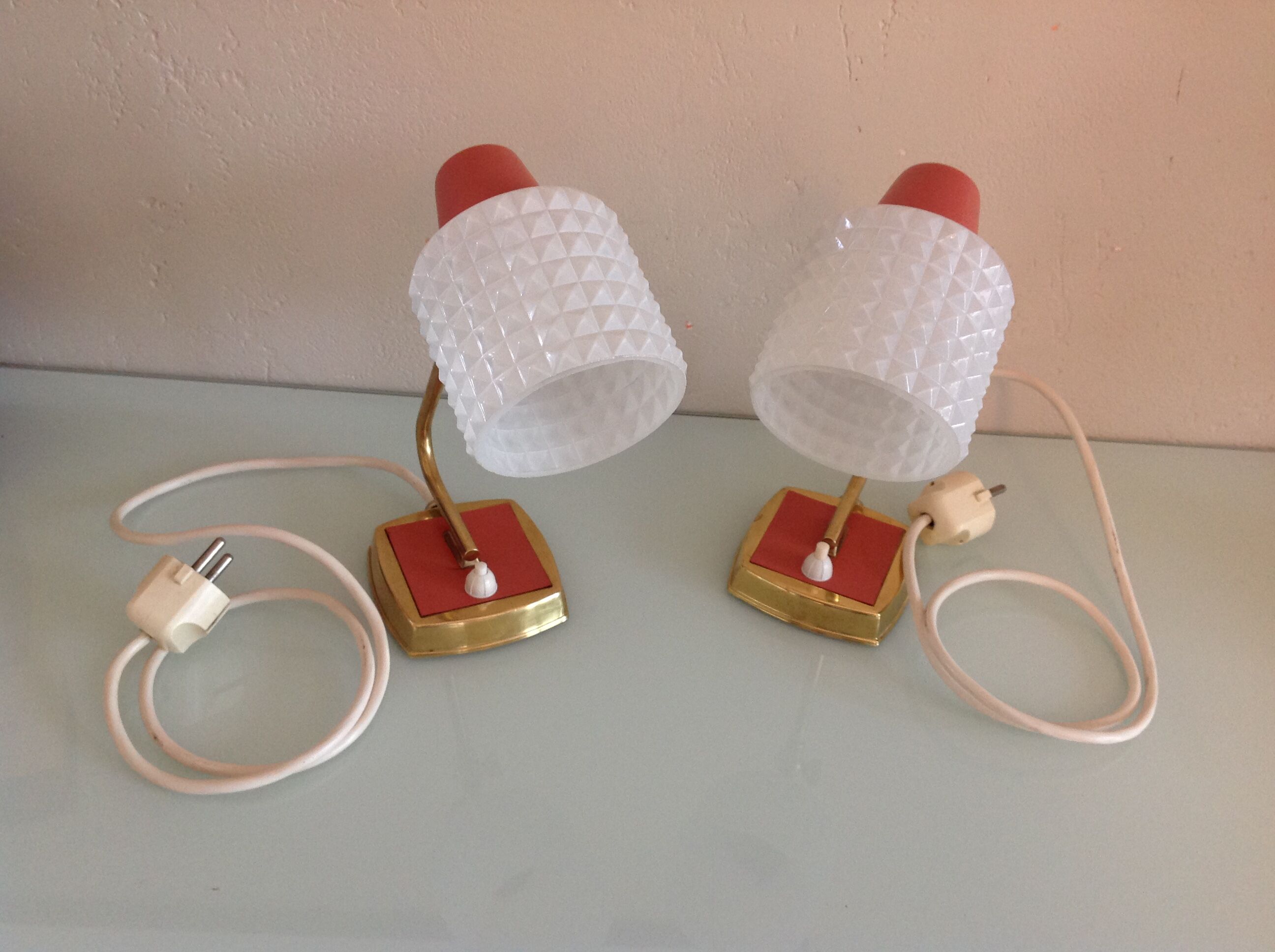 Pair of bedside lamps in structured white opaline and brass, vintage 60