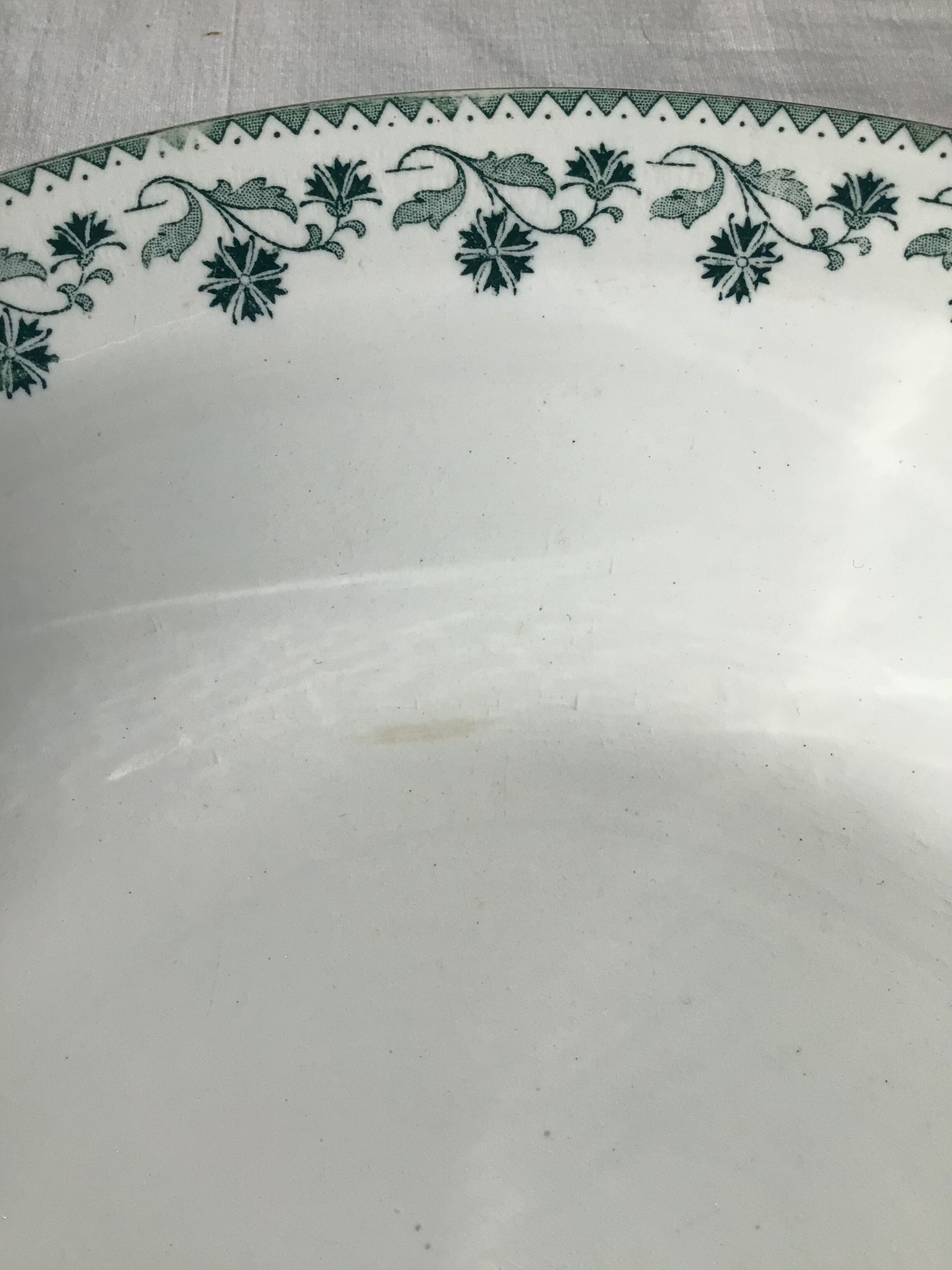 2 Plates Terre de Fer Moulin des Loups Georgette dark green diameter 28cm