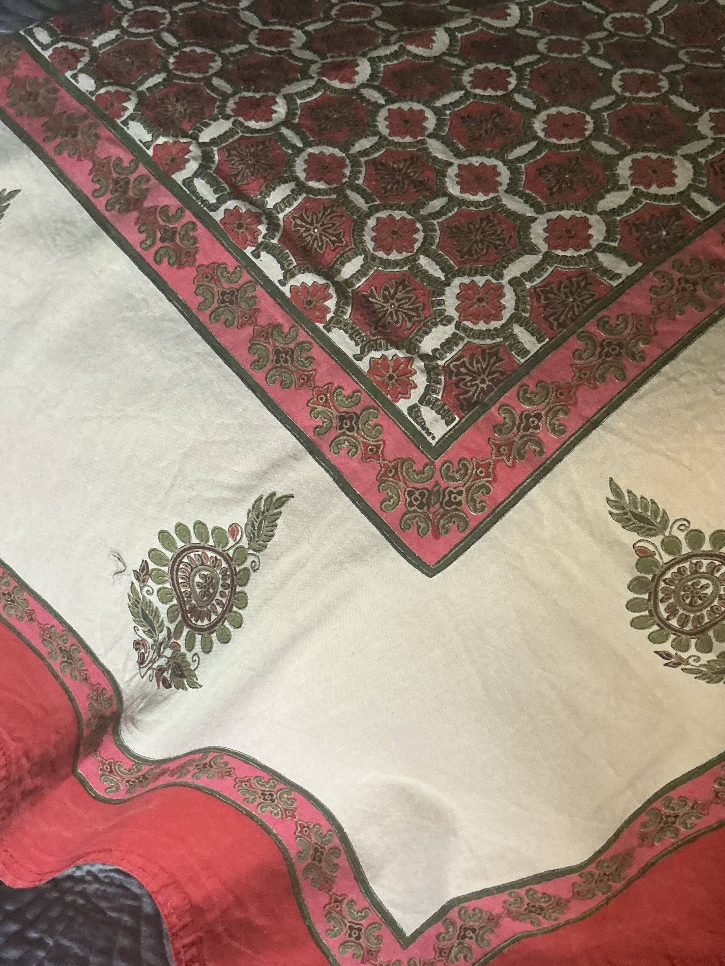 Square tablecloth 106x106 cm