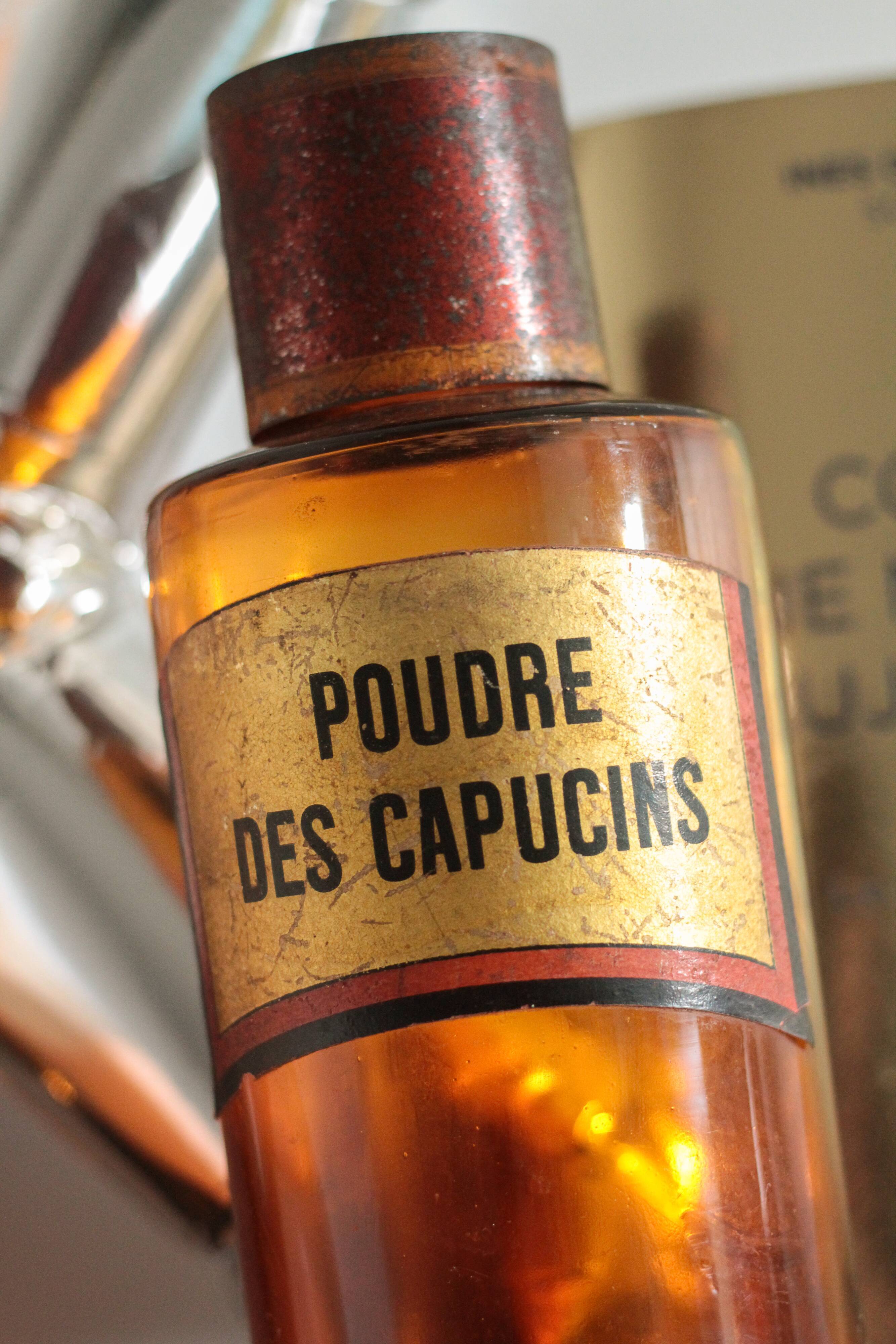 Pharmacy bottle "Poudre des capucins"