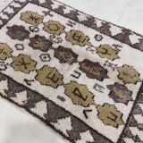 Handmade Moroccan Berber rug 134 x 90 cm