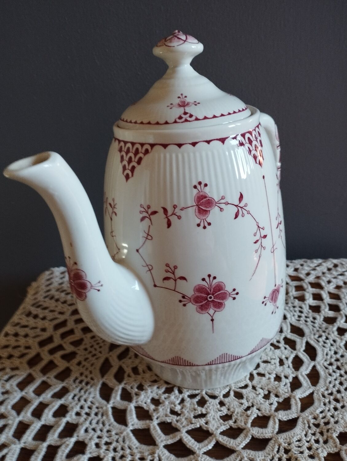 White teapot with rose pattern, Erica model by Franciscan, England