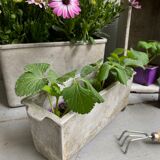 Small industrial planter