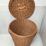 Round basket with wicker lid