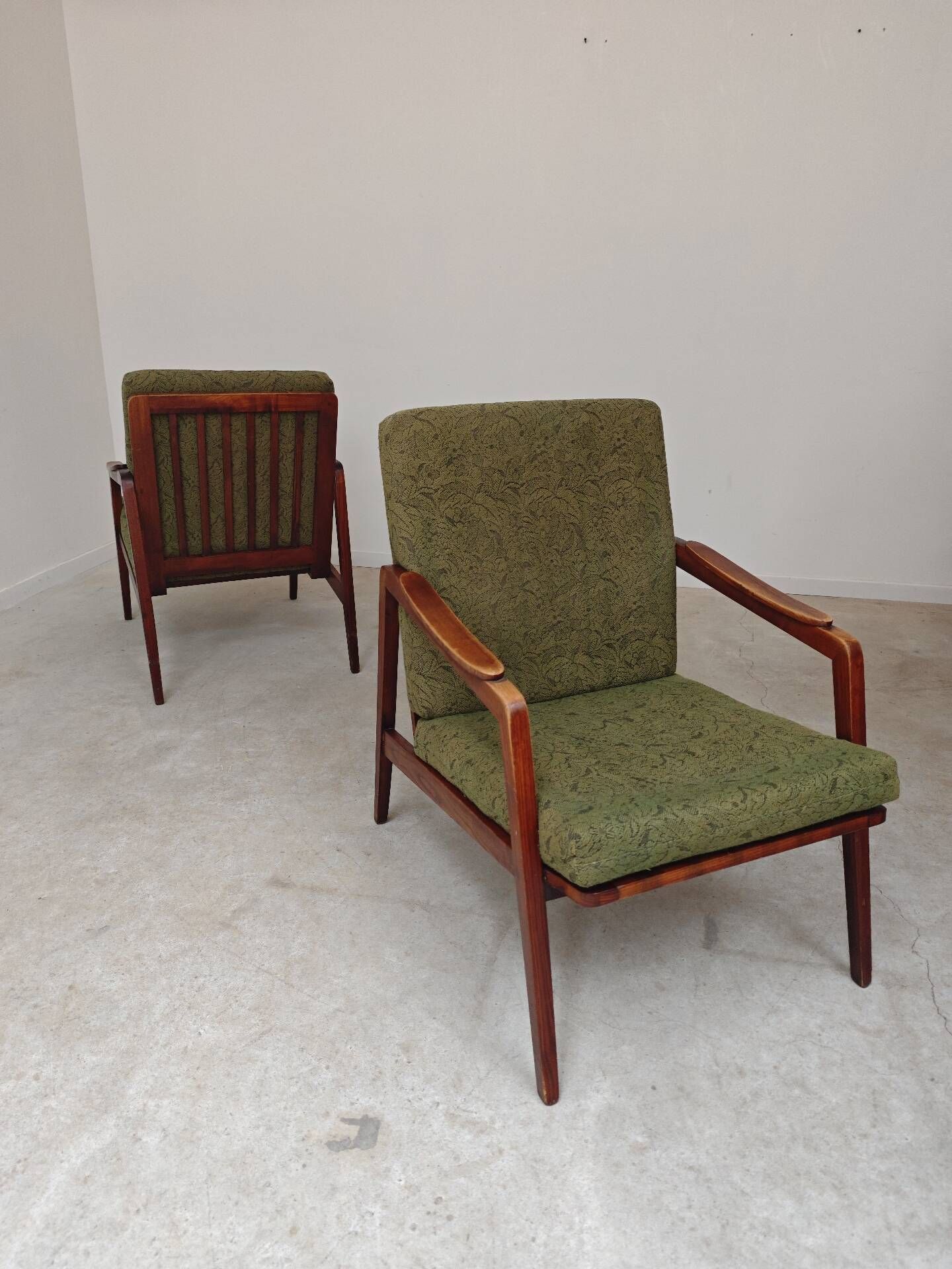 Pair of wooden armchairs Uluv green fabric 1960