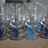 12 verres sur pied bleu et mauve