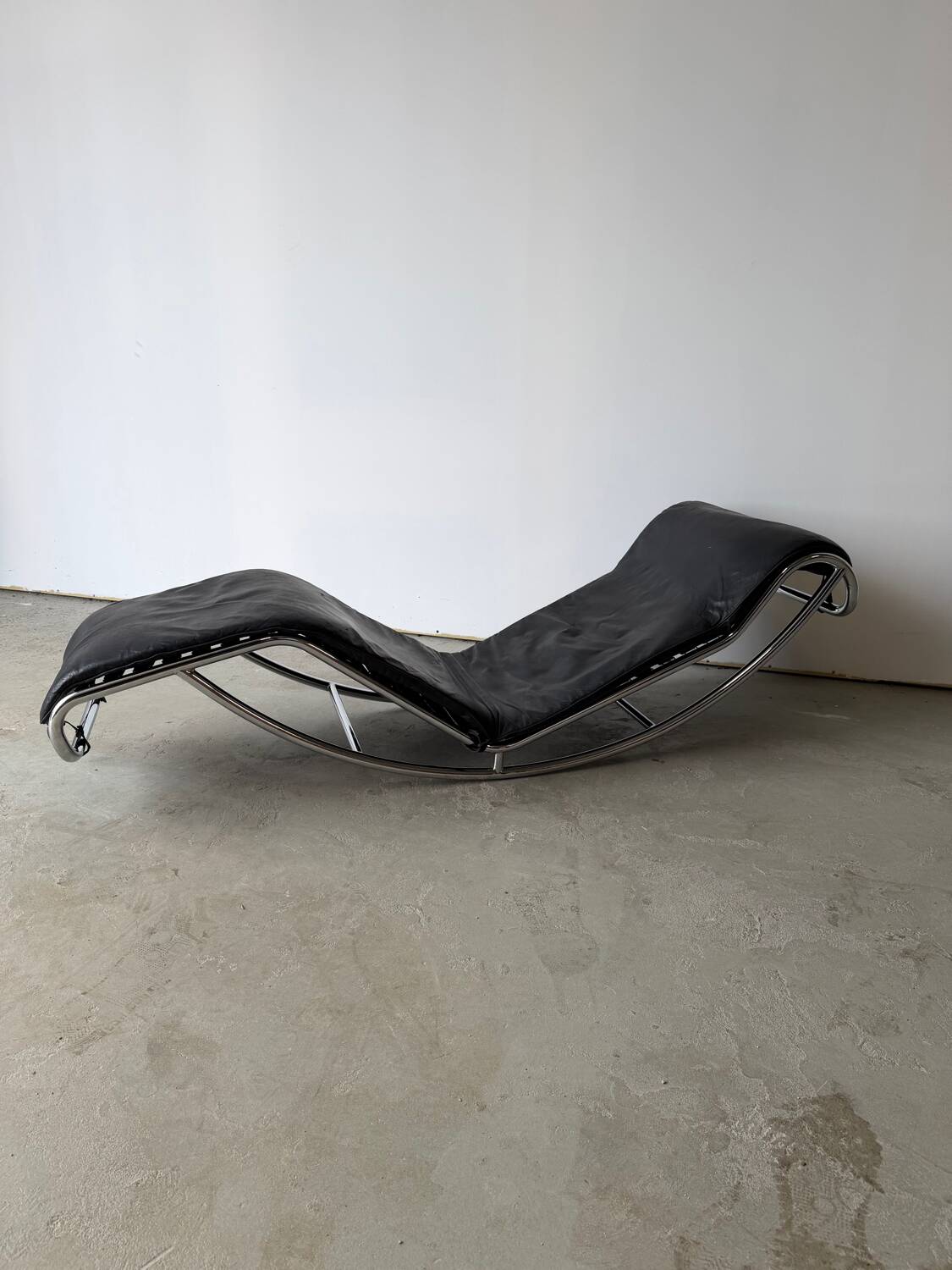 Chaise longue modèle LC4 par Le corbusier, Charlotte Perriand