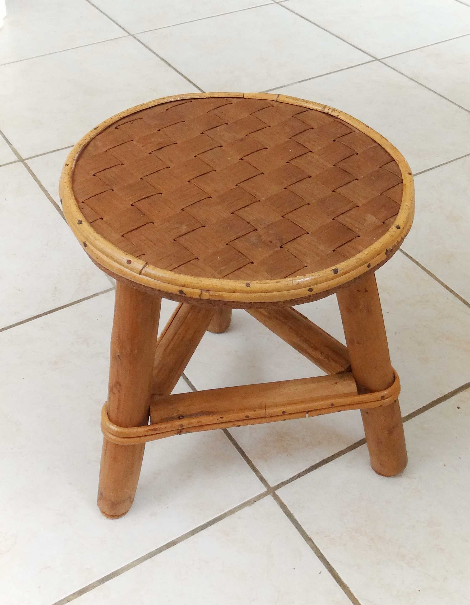 Plant holder or stool child tripod in rattan and bamboo